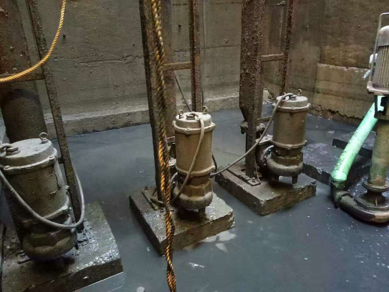 会泽污水池清理